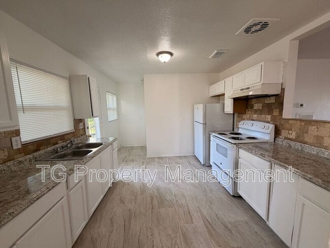 Building Photo - 937 Moravon Ave