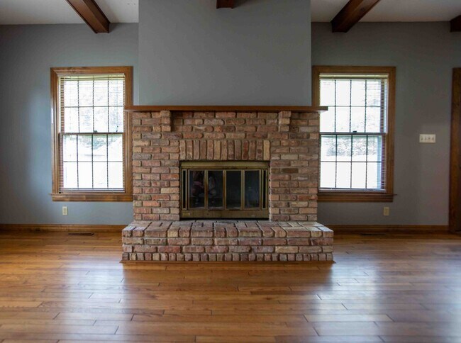 Photo - 3 bedroom 2.5 bathroom home with a fully fenced yard!
