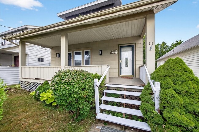 Building Photo - 111 Maplehurst Ave Rental