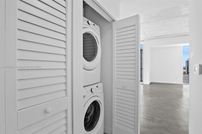 Photo - 151 SE 1st St Unidad 3511