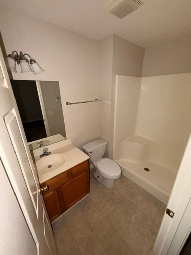 Photo - Beautiful and spacious! Ready for move in!