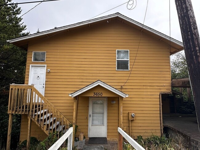 Building Photo - *COMING SOON* 3 Bedroom 3 Bath House