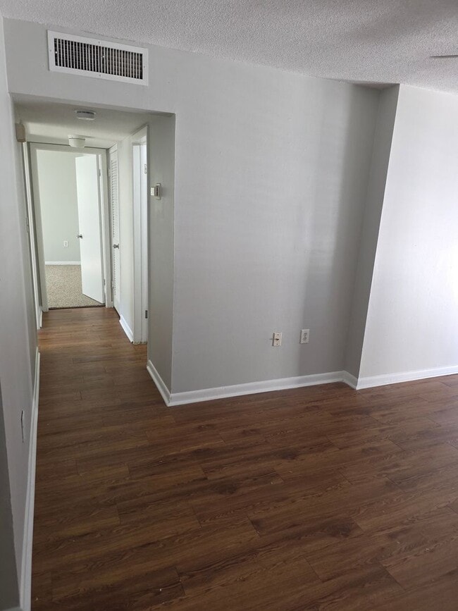 Photo - SoDo 2 Bed. Great Central Location.