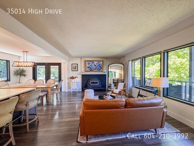 Photo - Updated 5 Bedroom in East Abbotsford
