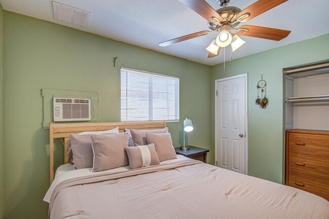 Photo - 328 N 12th St