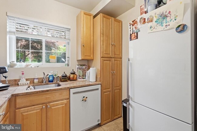 Photo - 3727 Lyons Ln
