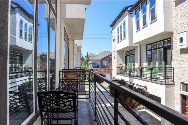 Photo - 5813 Petty St