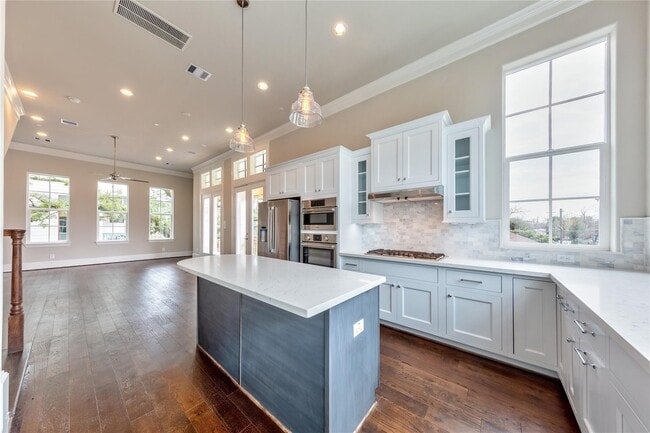 Photo - 2702 Harvard St