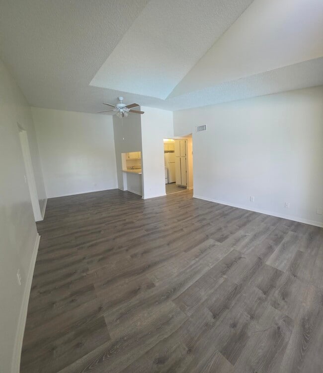 Building Photo - 202 Foxtail Dr Unit F3