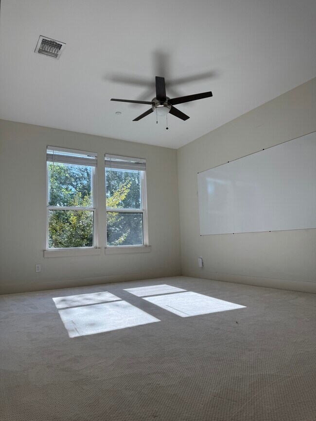 Photo - 2129 Lovedale Ave Unit 105