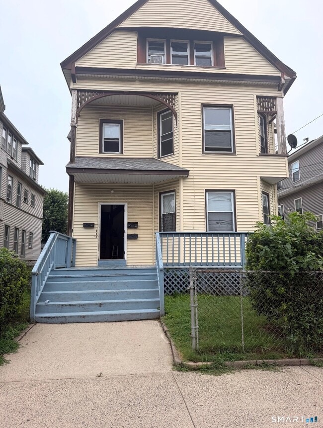 Building Photo - 461 Howard Ave Unit 2