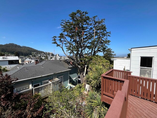 Photo - 1559 Masonic Ave