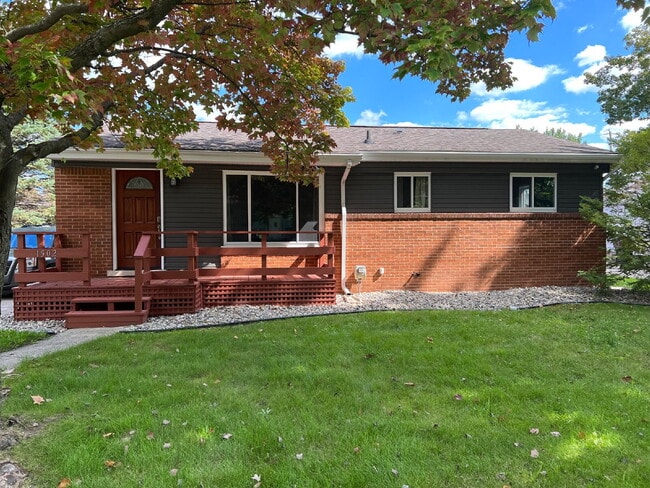 Building Photo - Charming 3-Bed Home - $2000/ month