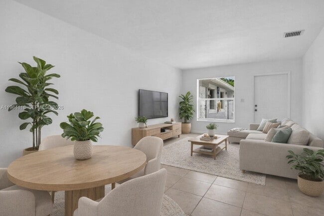 Photo - 241 NW 40th St