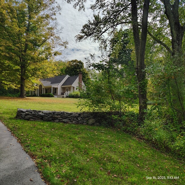 Building Photo - 6 Orchard Rd Unit 2