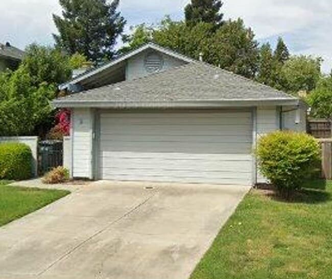 Building Photo - Updated 3 Bedroom 2 Bathroom Home in Pocke...