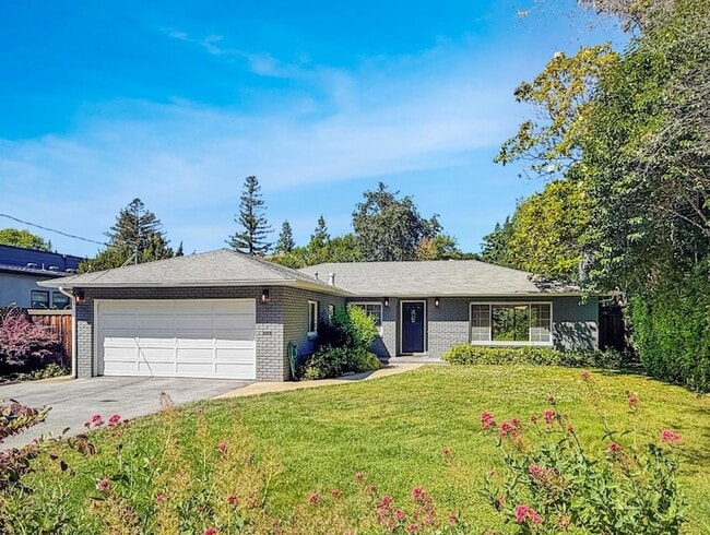 Photo - 950 Olive St