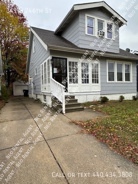 Building Photo - 341 E 246th St