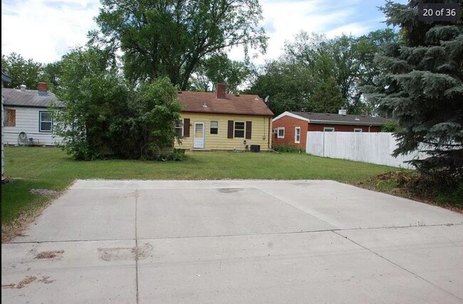 Photo - 1421 12th St N