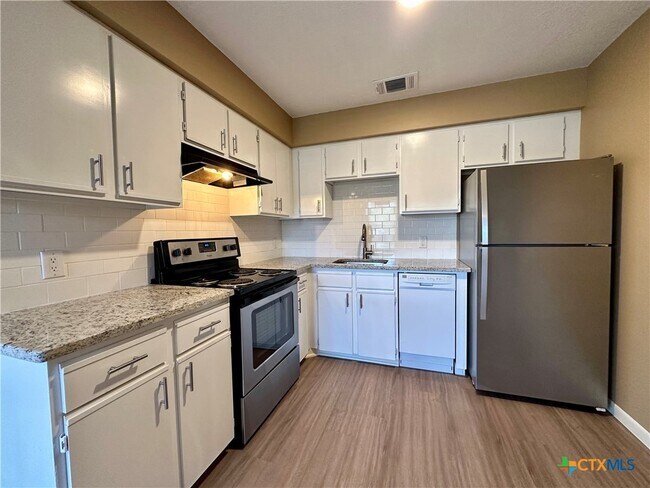 1409 N Bishop St Unit 2