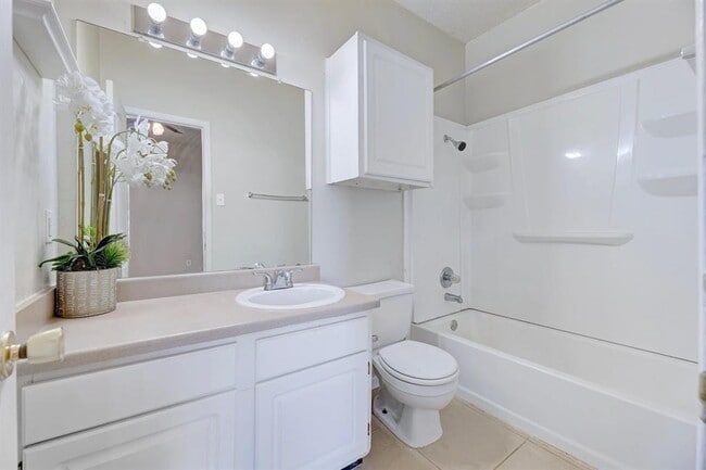 Photo - 12166 Metric Blvd Unit 212