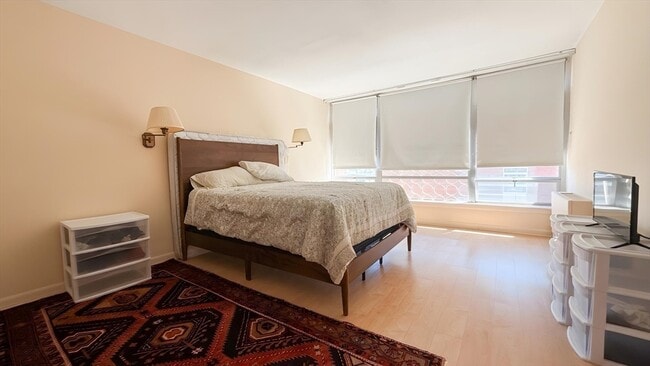 Photo - 20 Hammond Pond Pkwy Unidad 402