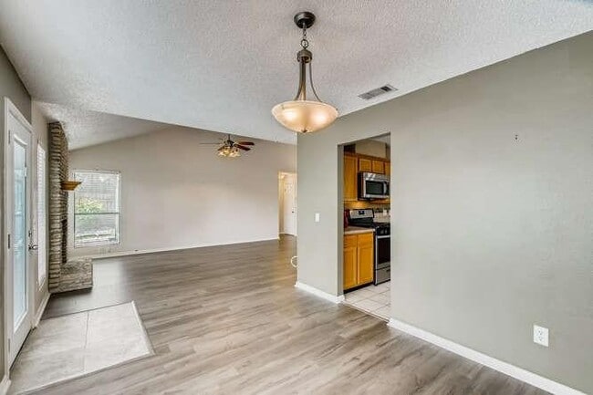 Photo - 2201 Warfield Way