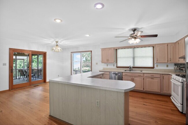 Photo - 3523 Hilltop Dr