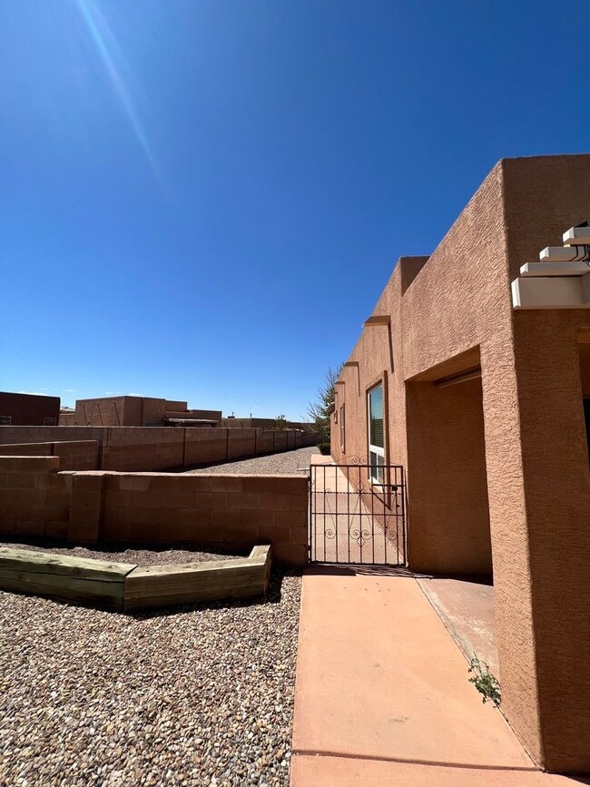 Photo - 4 BEDROOM HOME AVAILABLE !