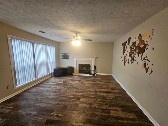 Photo - 1692 Tunbridge Ln
