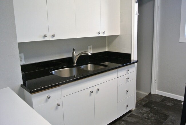 Photo - 1021 9th St NW