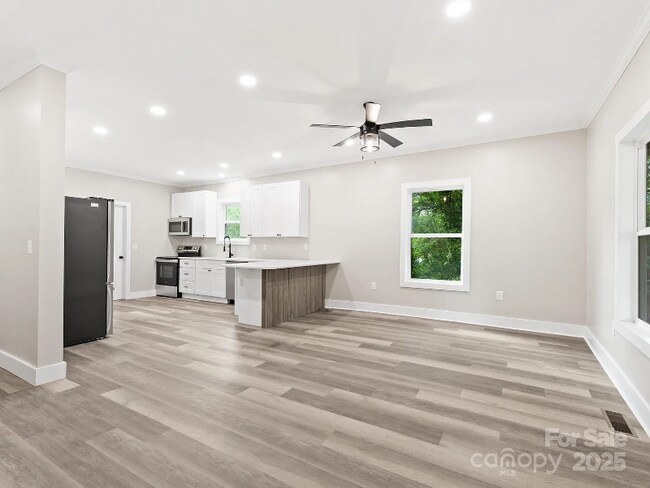 Photo - 123 Edwards Ave