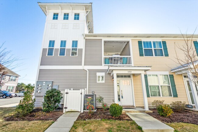 Photo - *Almost New & Ready for You!*