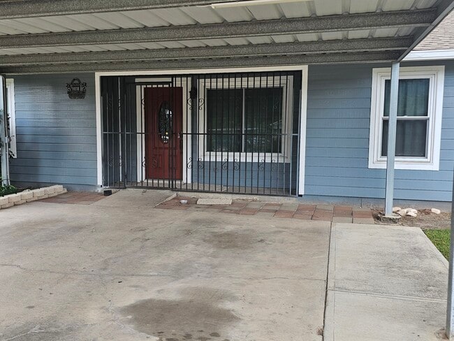 Photo - 9810 Thorn St