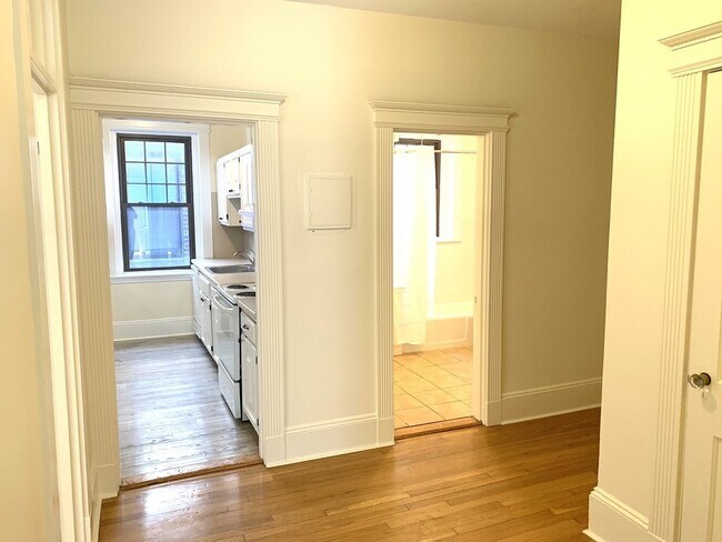 Building Photo - 75 Longwood Ave Rental