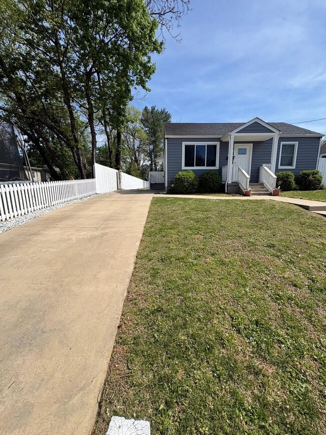 Photo - 1331 Dudley St NW
