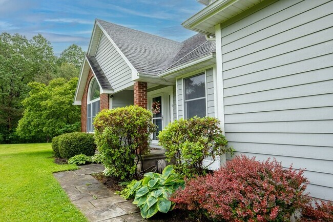 Photo - 5 Arrowood Ln