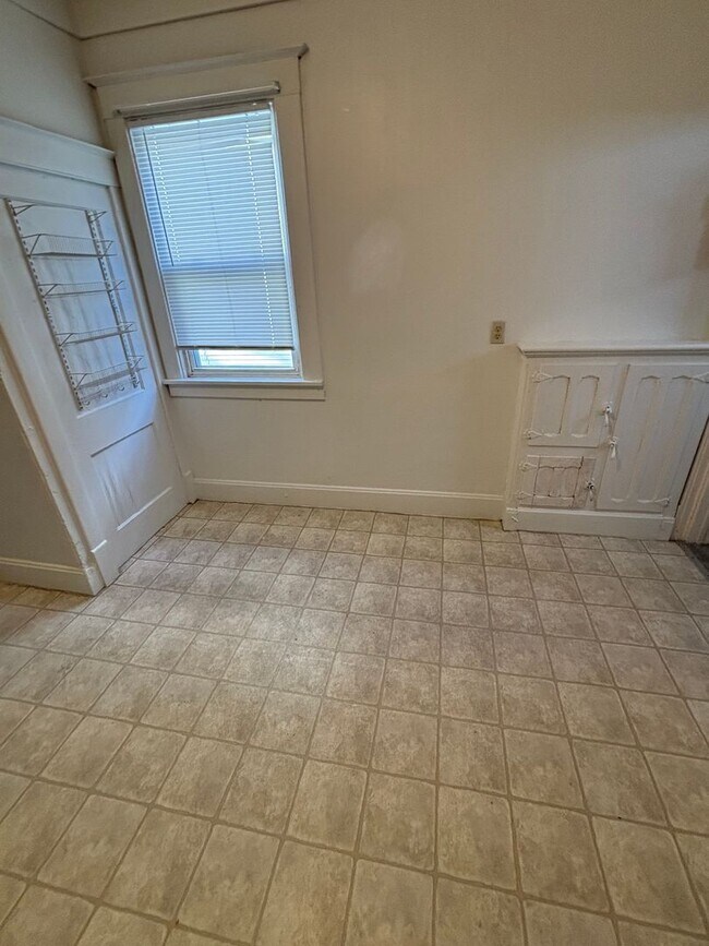 Photo - 128 E Davenport St Unit 128-02 (Lower)