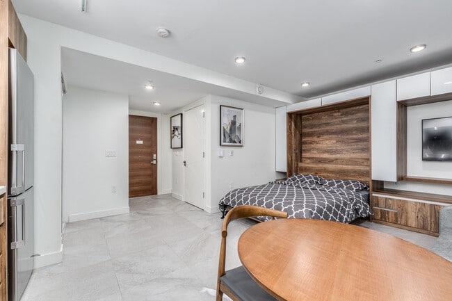 Photo - 1170 Barclay St Unit 002