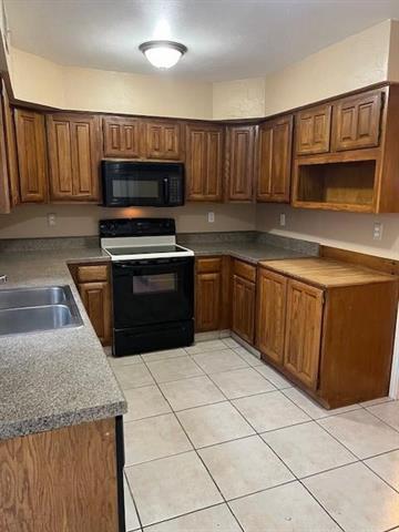 Photo - 2302 Oakcrest Dr