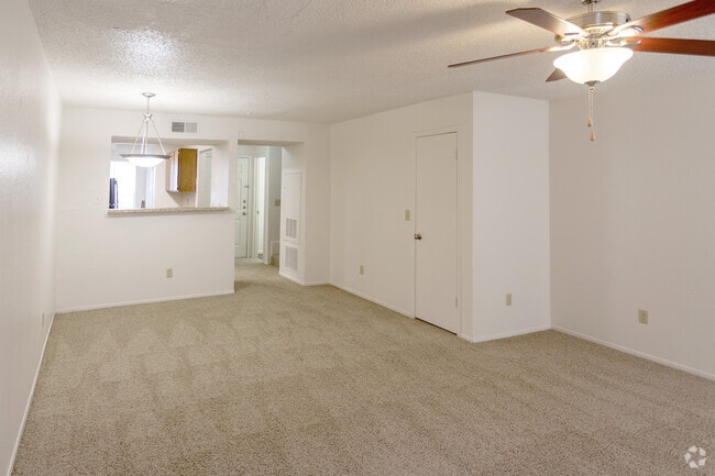 2BR, 2.5BA - 1160SF - Cimarron Pointe Apts.