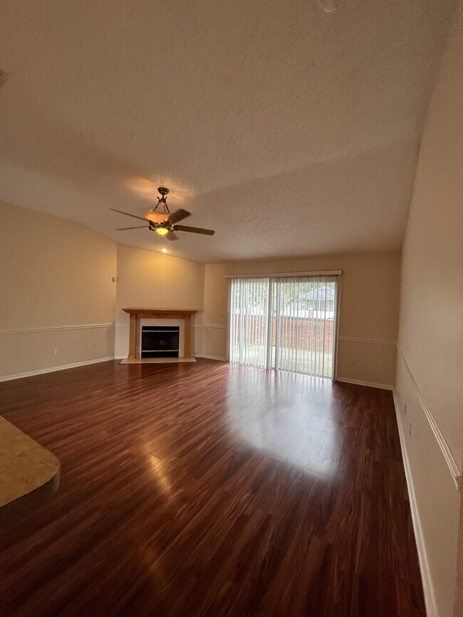 Photo - 254 Ridgewick Dr S