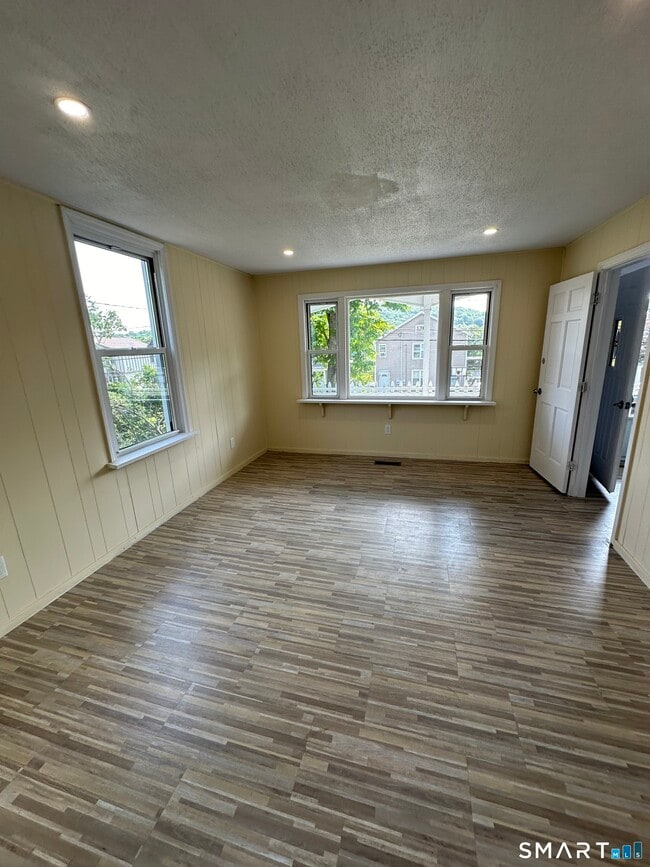 Photo - 153 Ward St