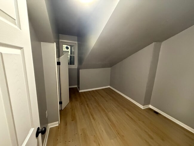 7 Roscoe St