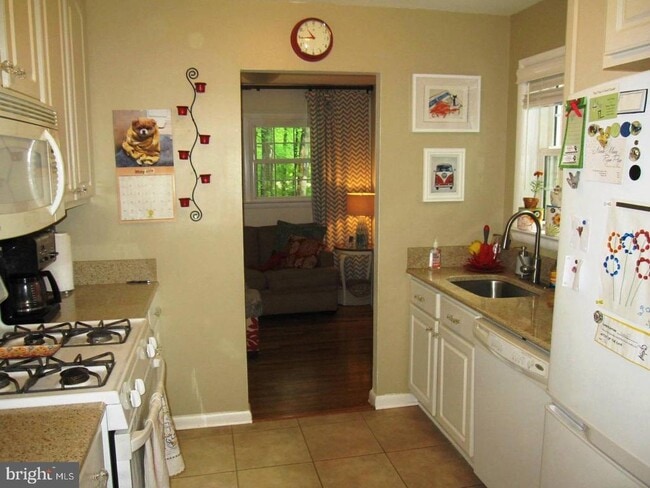 Building Photo - 3913 Moss Dr