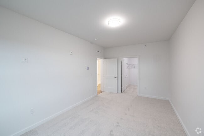 2BR, 1BA - 950SF