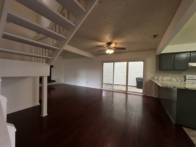 Photo - 819 Dryden St