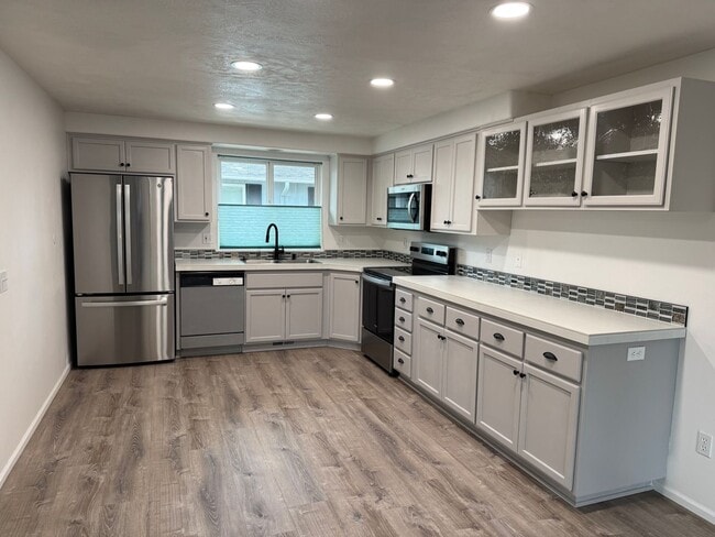 Photo - Available now!!! Beautiful Springfield Con...