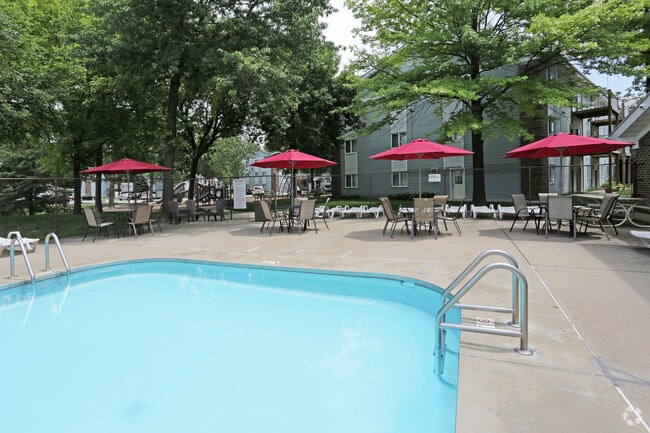 Building Photo - Sun Prairie/Vista Court Apartments