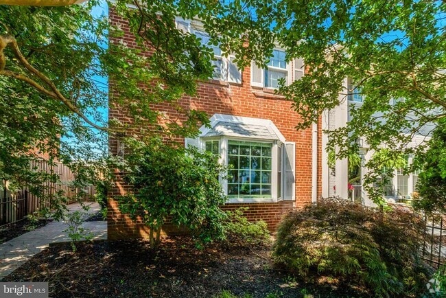 Building Photo - 1600 Woodbine St Rental